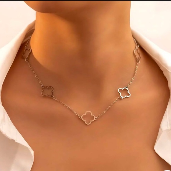 Uncommon James Open Clover Necklace - Picture 2 of 3